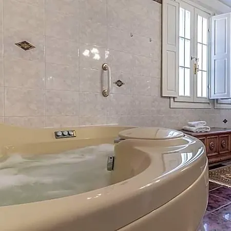 Petrone | Luxury Four Seasons-jacuzzi&pool 5*
