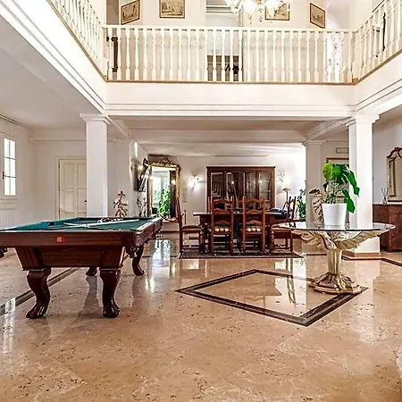 Hotel Petrone | Luxury Four Seasons-jacuzzi&pool Nonantola