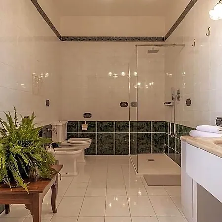 Petrone | Luxury Four Seasons-jacuzzi&pool 5* Nonantola