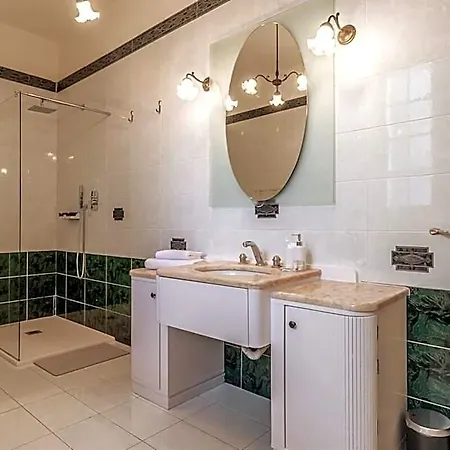 Petrone | Luxury Four Seasons-jacuzzi&pool Nonantola